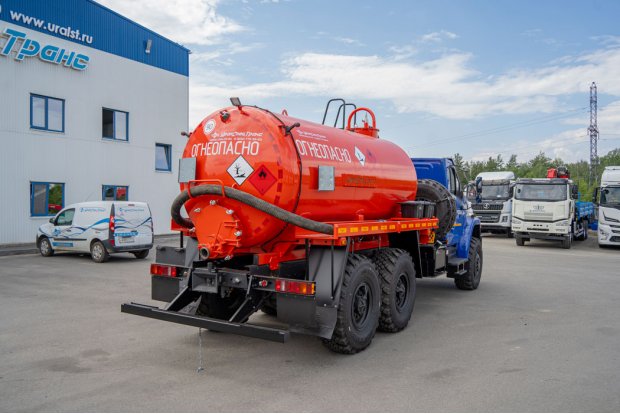 Нефтепромысловая автоцистерна АКН-10 КО УСТ 5453 Урал NEXT 4320-6951-72 ревизионный люк, доработка под ДОПОГ