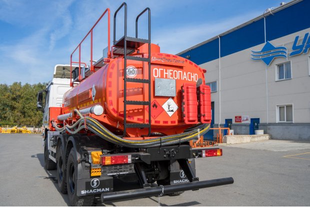 Лестница для подъема на площадку обслуживания цистерны