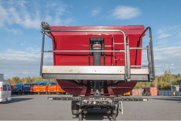 Площадка обслуживания со складной лестницей