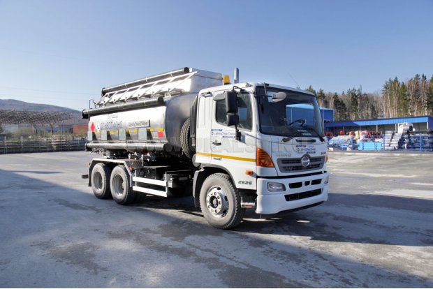 Топливозаправщик HINO