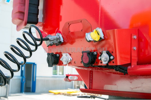 Разъемы для соединения электросистемы и пневмосистемы полуприцепа и тягача