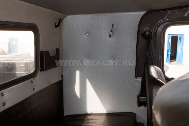 Пассажирский отсек кабины