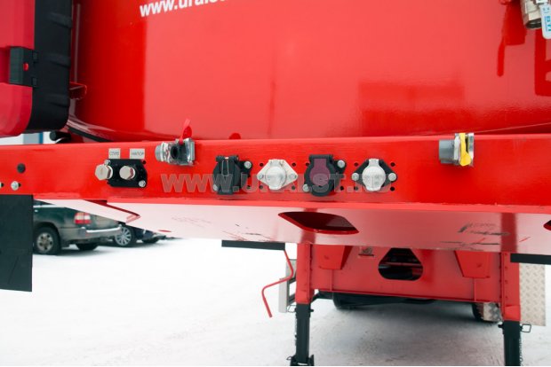 Разъемы для соединения электросистемы и пневмосистемы полуприцепа и тягача