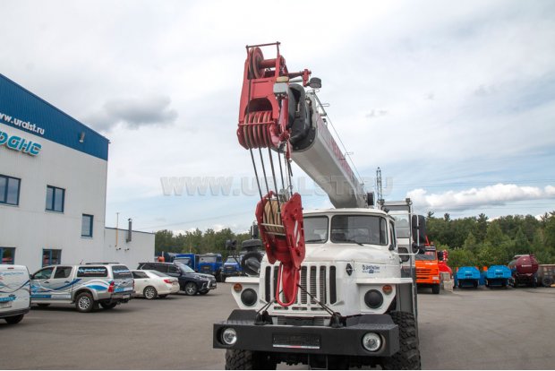 Стрела автокрана