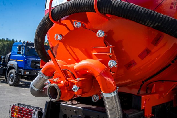 Ревизионный люк с откидной крышкой