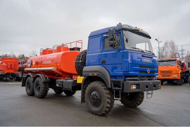 Автотопливозаправщик АТЗ-11-2Б