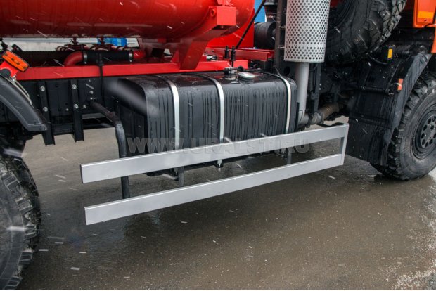 Боковая защита. Топливный бак