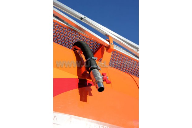 Шланг для слива разлитых нефтепродуктов