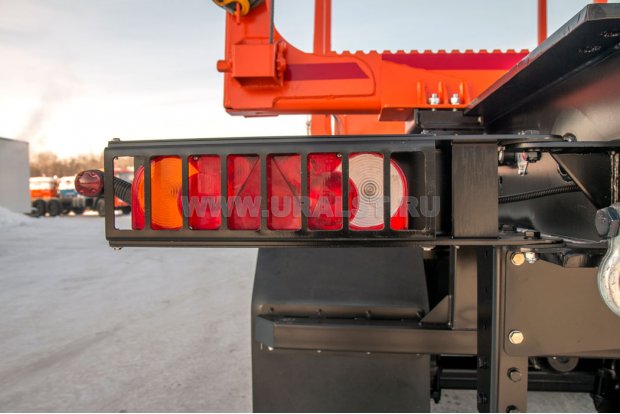 Задние фонари полуприцепа