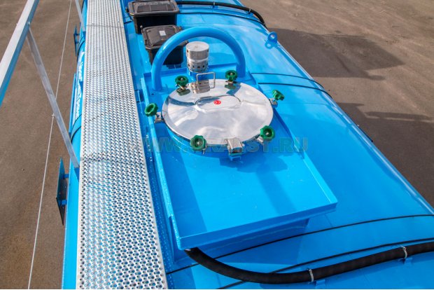 Люк цистерны для технической воды