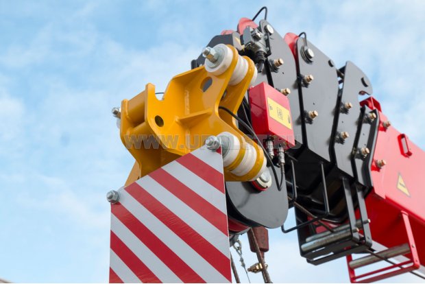 Кронштейн крепления люльки