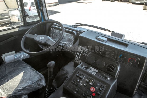 Проборная панель в кабине водителя