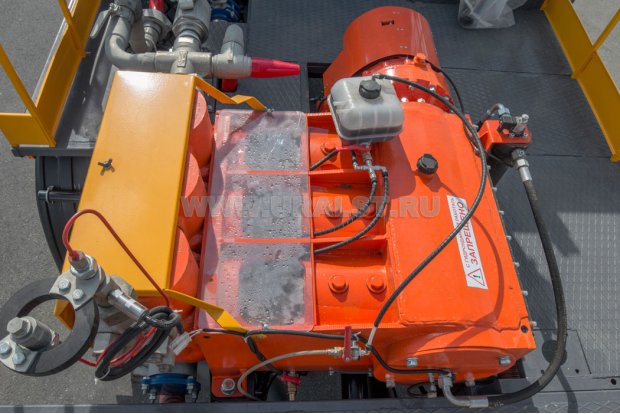 Насос трехплунжерный