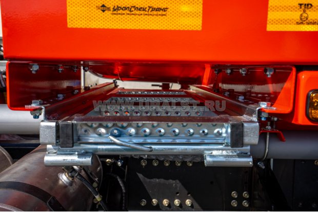 Выдвижная лестница в транспортном положении