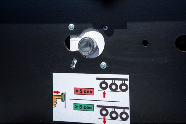 Кран управления подъемной осью