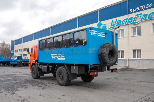 Вариант исполнения вахтового автобуса УСТ-5453 22 места Камаз 43502 со спальным местом и выхлопом вверх и назад (опция)