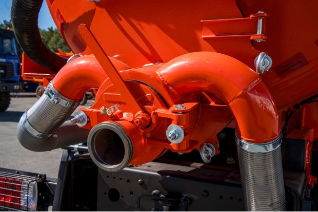 Заборный/сливной узел емкости, обогрев сливного крана