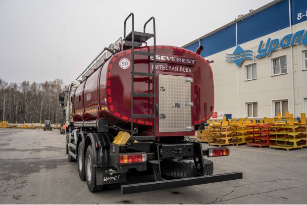 Лестница для подъема на площадку обслуживания цистерны