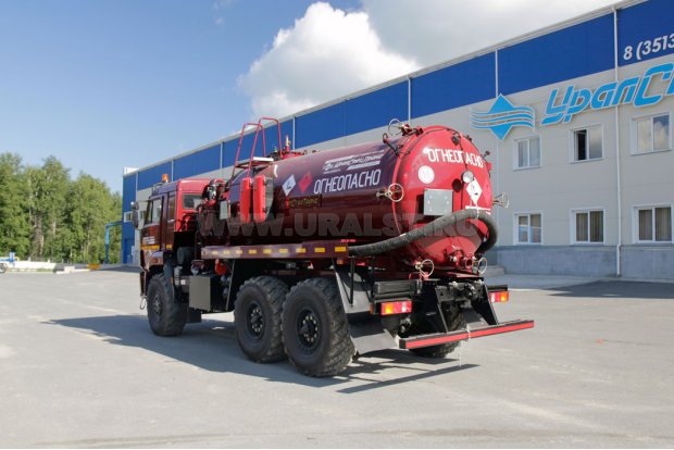 Автоцистерна нефтепромысловая АКН-10