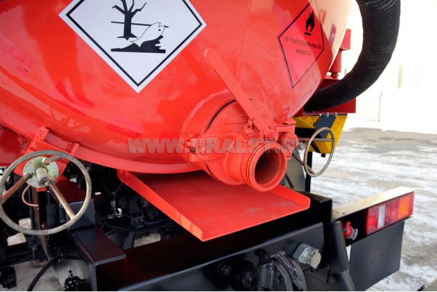 Заборный/сливной узел емкости