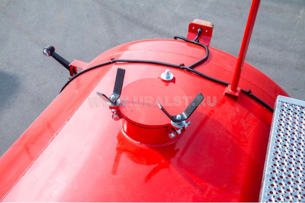 Горловина цистерны