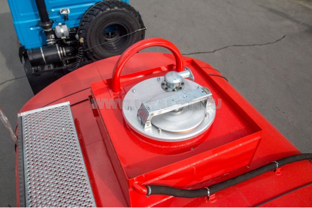 Люк цистерны нефтевоз