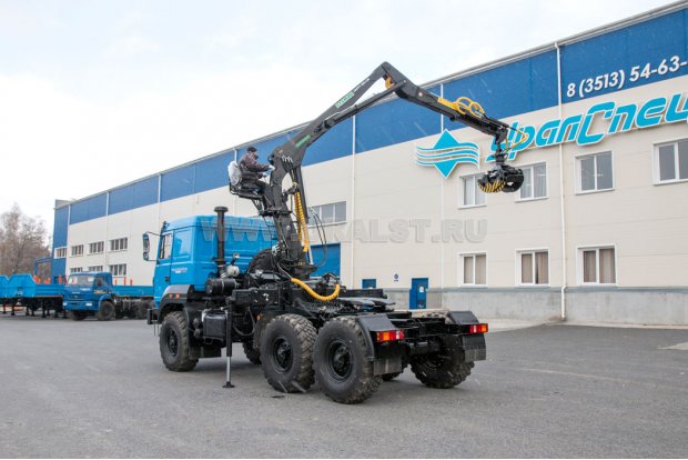 Седельный тягач Урал 44202 с ГМ ОМТЛ-120-02 УСТ-5453