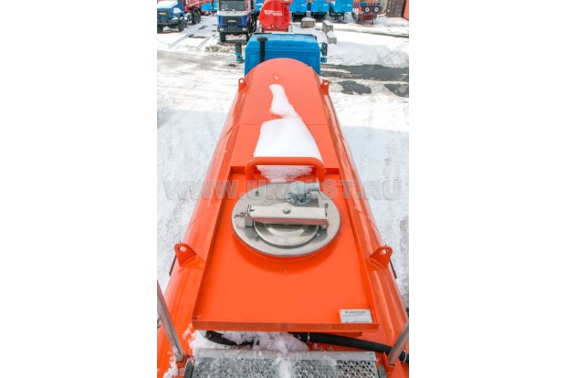 Заливная горловина цистерны