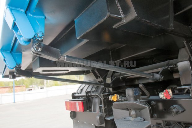 Запор заднего борта