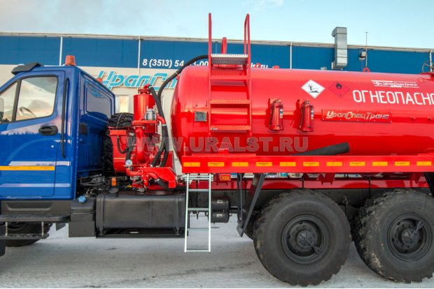 Лестница на площадку обслуживания цистерны