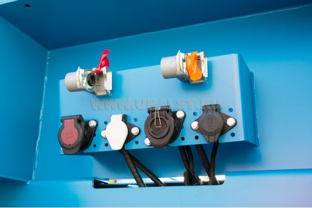 Разъемы пневматичиеской системы и электрической сети