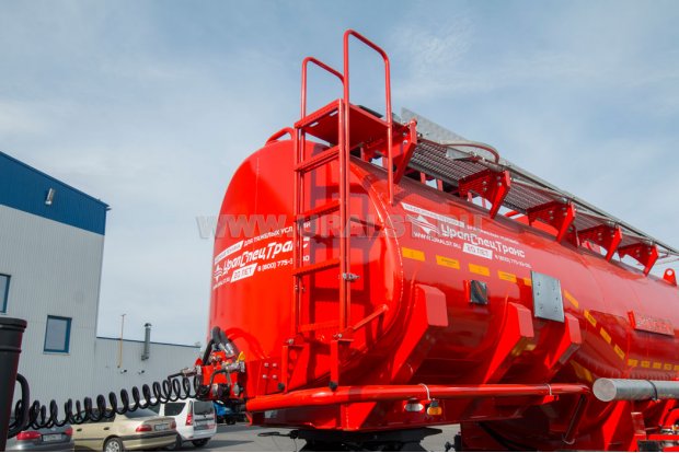 Лестница на площадку обслуживания цистерны