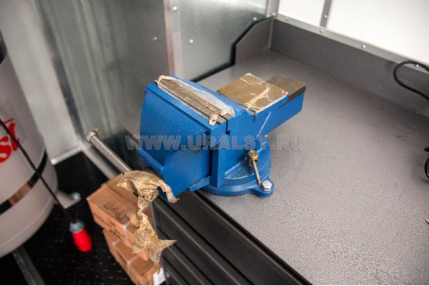 Тиски слесарные