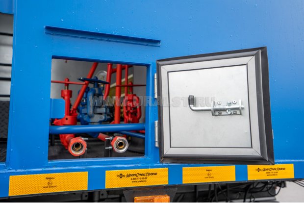  Лючок для подключения к оборудованию ППУА