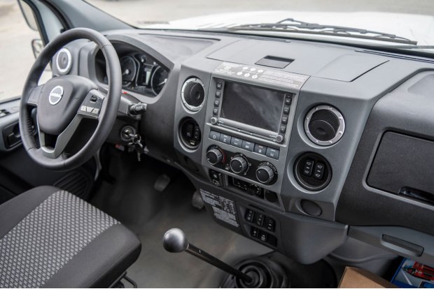 Приборная панель в кабине водителя