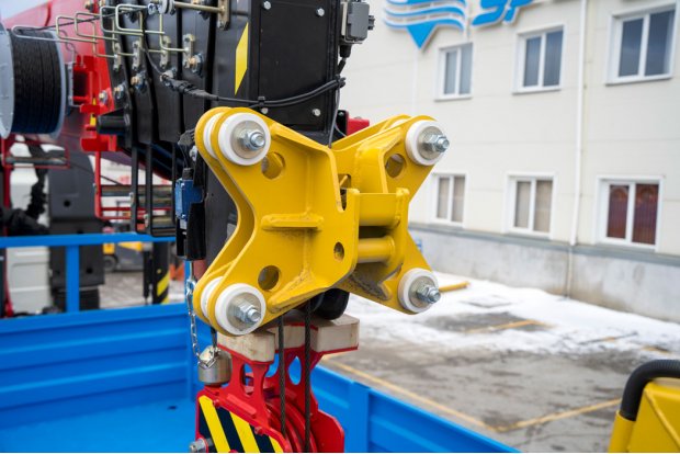 Кронштейн крепления корзины