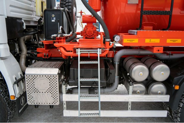 Выдвижная лестница 