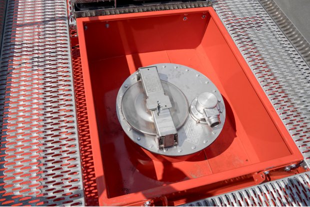 Заливная горловина цистерны