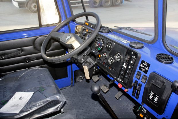 Приборная панель автомобиля Урал 4320-60