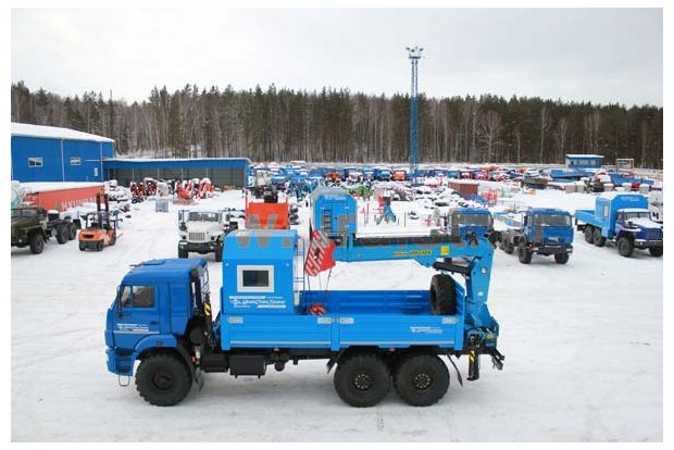 Бортовой Камаз с КМУ и кузовом-фургоном