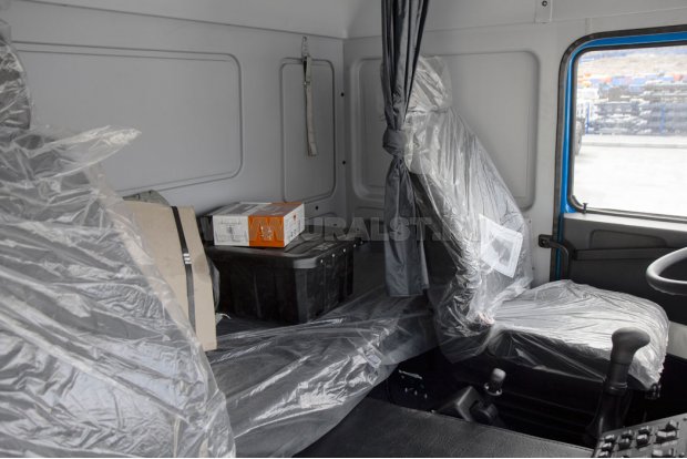 Кабина водителя со спальным местом