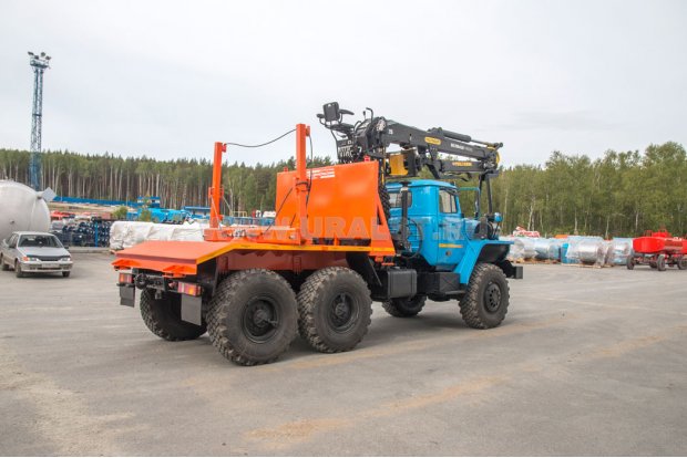 Лесовоз Урал 5557-72М с гидроманипулятором VM10L