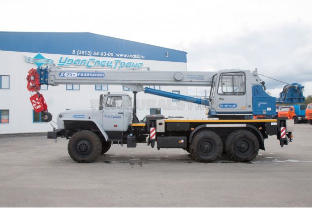 Автокран КС-55713-3В Галичанин на шасси Урал 5557