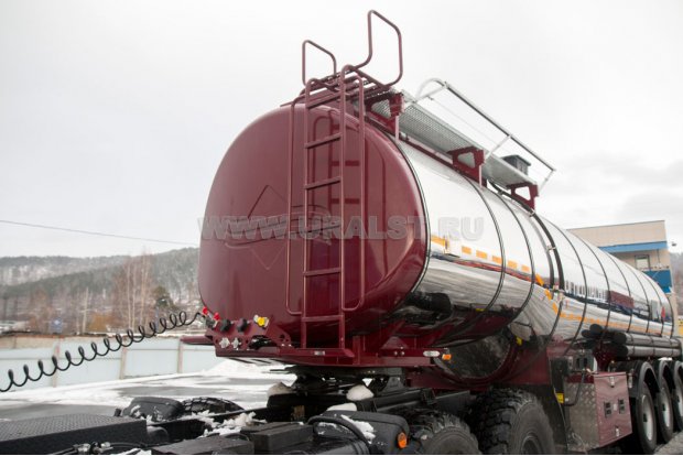 Лестница на площадку обслуживания