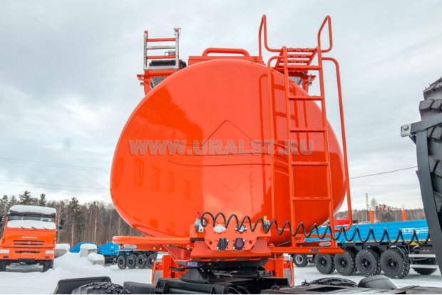 Лестница на площадку обслуживания цистерны