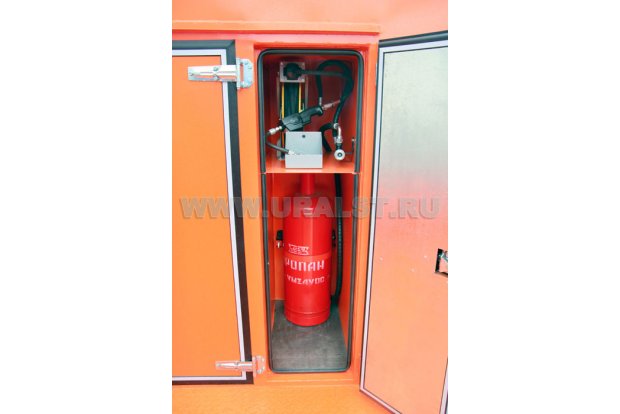 Ниши для размещения газосварочных баллонов