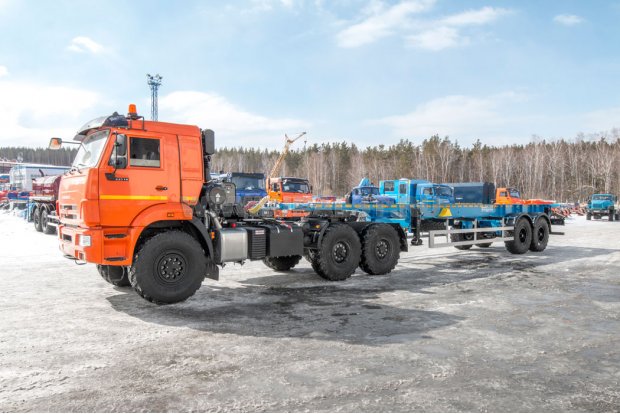 Полуприцеп контейнеровоз ППК 20Б-21-12 УСТ 9465 2Х1С, 1Х1А, дополнителные опоры + Тягач Камаз