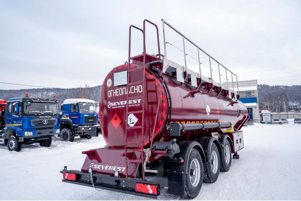 Лестница для подъема на площадку обслуживания цистерны