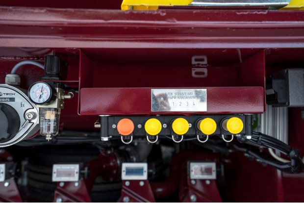 Блок пневмоуправления донными клапанами