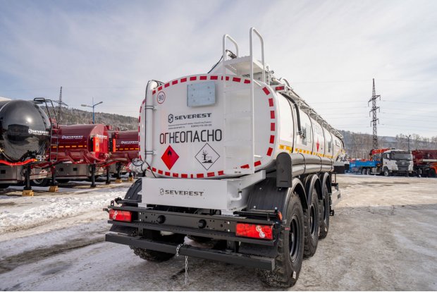 Лестница для подъема на площадку обслуживания